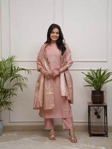 Conjunto de Kurta y Pantalón Rosa Pálido para Mujer con Dupatta Brillante, Ropa Étnica Moderna para Fiestas, Tela de Secado Rápido con Protección Solar - Product Image 4