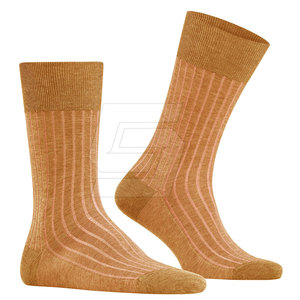 Chaussettes décontractées unisexes en tissu extensible léger offrant confort, soutien et style, idéales pour la course à pied, la remise en forme et l'utilisation en extérieur. - Product Image 4