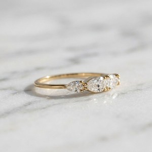 แหวนเพชรทรงลูกแพร์แท้สี่เม็ด ผลิตในห้องปฏิบัติการ พร้อมทองคำขาว 14k ของขวัญวันครบรอบ/งานเลี้ยง/สัญญา สำหรับคนรัก - Product Image 2
