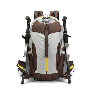 Mochila Deportiva de Gran Capacidad con Cinturón Ergonómico Acolchado y Detalles Reflectantes de Seguridad para Camping - Product Image 4