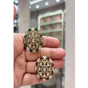 Pendientes de tuerca de moissanita chapados en oro de latón de excelente calidad y a la moda para mujeres y niñas, ideales para bodas y fiestas. - Product Image 1