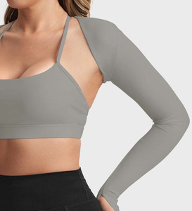 Haut court tricoté extensible pour femme, coupe ajustée, manches longues, ouvert sur le devant, style shrug, en polyester et élasthanne, idéal pour superposition décontractée - Product Image 3