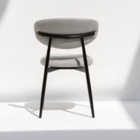 Chaise de salle à manger rembourrée Vandana Zentrix Vista Grey avec un design ergonomique moderne et un confort premium