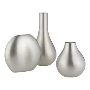 Vases à fleurs modernes et tendance en métal pour une présentation florale décorative dans les maisons contemporaines - Product Image 3