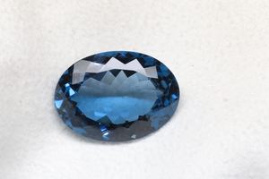 Magnifique topaze bleue de Londres facettée - Pierres précieuses de topaze de Londres de forme ovale - Pierre ovale taillée de 9x7 mm pour la création de bijoux - Product Image 2