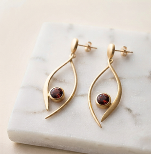Pendientes Colgantes de Granate en Tono Dorado con Ópalo de Fuego Texturizado, Joyería para Mujer, Regalo - Product Image 1