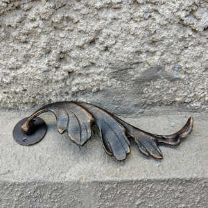 Decoración de pared de hierro forjado resistente al óxido y fácil de montar – diseño clásico de hojas con acabado pintado. - Product Image 6