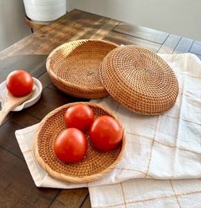 Plateau élégant en rotin tressé avec poignées latérales pour servir des aliments, des boissons, des collations, décoration de la maison, présentation - Product Image 2