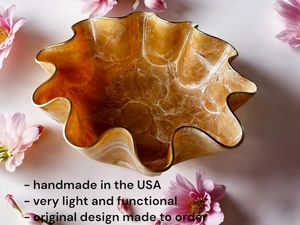 Grand bol décoratif en résine époxy crème, design géode, fait main, pour servir - Product Image 4