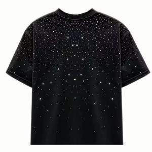 Camiseta de Hombre con Estampado de Estrellas Negras, Manga Corta, Cuello Redondo, Completamente Adornada con Pedrería, Corte Regular, Informal, Tejido de Punto, Diseño con Patrón de Puntos de Algodón - Product Image 1