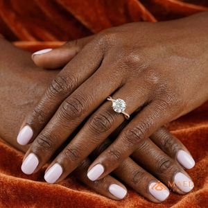 Anillo de compromiso y boda de lujo chapado en oro rosa con moissanita de corte redondo y pavé retorcido, regalo para mujer - Product Image 5