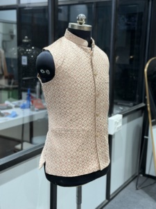 Chaleco Sherwani de Seda para Hombre, Traje Tradicional Indio Pakistaní para Bodas, Corte Ajustado, Largo Regular, Color Beige, Patrón de Diamantes, Para Todas las Temporadas - Product Image 3