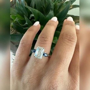 Bague en diamant de laboratoire taille émeraude de luxe en or 9K, 14K et 18K pour femme, idéale pour les fiançailles, les mariages et les cadeaux d'anniversaire - Product Image 3