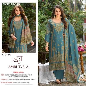 Colección de Salwar-Suit-Dupatta de calidad premium en muselina de viscosa con estampado digital y trabajo manual y Aari, semicosturado, para mujer. - Product Image 3