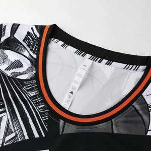 Uniforme de baloncesto OEM de alta calidad con gráficos personalizados, bajo MOQ, con logotipo y etiqueta de marca propia, camiseta y pantalones cortos deportivos. - Product Image 3