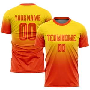 Maillot de football personnalisé de qualité supérieure, or et orange, par sublimation, tendance, vente en gros directe pour l'industrie - Product Image 1