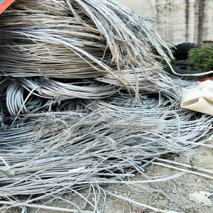 Compre Chatarra de Aluminio con una Pureza del 99%, Extrusión de Alta Calidad, Material Industrial de Origen, 25 kg, Listo para Fabricación de Metales - Product Image 2