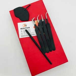 Pince à épiler personnalisée noire mate avec logo pour extensions de cils, en acier inoxydable durable, à pointe diamantée, pour volume et fibres - Product Image 5