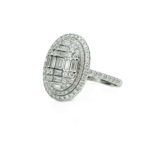 Bague de fiançailles unique en or massif blanc 14K 18K avec halo de diamants croisés, bague cocktail audacieuse, bague demi-éternité nuptiale - Product Image 1