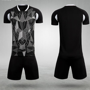 Nouvelle conception, uniforme de football personnalisable, vêtements de sport de haute qualité, fabrication en usine, ensemble d'uniformes de football unisexe par sublimation - Product Image 6