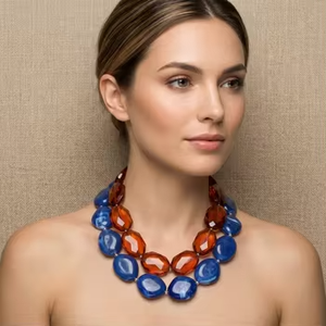 Collier artisanal en résine perlée multicolore, bijou fantaisie de forme irrégulière, accessoire de mode pour mariage et amour - Product Image 4