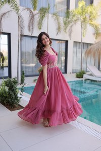 Vestido Largo Moderno de Diseñador Mal Chanderi, con Cuello Cuadrado y Mangas Cortas Plisadas, para Bodas, Fiestas de Compromiso y Eventos - Product Image 4