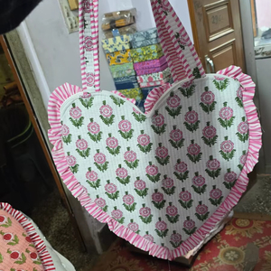 Sac cosmétique en tissu de coton uni avec fermeture éclair, motif cœur et volants, pour femme, idéal été-automne, sac de voyage tendance - Product Image 1