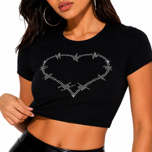 T-shirt court personnalisé pour femme, motif cœur en strass, coupe ajustée, style streetwear, t-shirt bébé extensible, chemises de mode pour femme - Product Image 5