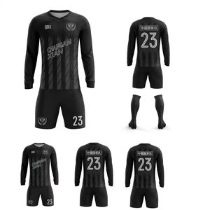 Maillot de football rétro de haute qualité en gros, 100 % polyester, logo d'équipe personnalisé, numéro, respirant, séchage rapide, col en V, antibactérien - Product Image 1