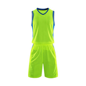 Nouvel arrivage : Ensemble maillot et short de basketball personnalisé, respirant, séchage rapide, sans manches, avec impression de logo sur mesure - Product Image 4