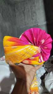 Turban traditionnel rose et jaune Bandhani Barati Safa, fait main, pour mariage, Pagri, couvre-chef royal indien pour marié, vente en gros OEM - Product Image 2
