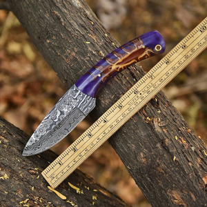 Couteau de chasse droit à pointe Damas en résine violette personnalisée, motif cône de pin, vente en gros, couteau fixe pour bushcraft, fabricant d'articles d'extérieur - Product Image 2