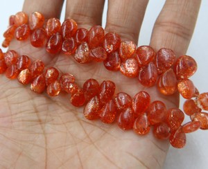 Perles de pierre de soleil orange lisses en forme de poire, goutte d'eau, briolette, pierres précieuses naturelles pour la fabrication de bijoux - Product Image 1