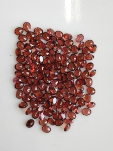 Granat rouge naturel 4x3,5 mm, taille ovale, meilleure qualité, pierre précieuse en vrac pour la fabrication de bijoux - Product Image 4