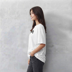 Camiseta de lujo para mujer, 100% algodón, 230GSM, hombros caídos, 2 colores, de alta calidad, al por mayor, personalizada. - Product Image 3