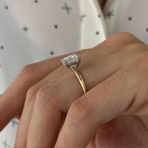 Anillo Solitario con Diamante Cultivado en Laboratorio de 2.5 Quilates, Corte Princesa, E VS1, Anillo de Dos Tonos con Puntas de Platino, Certificado IGI - Product Image 2