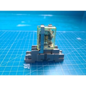 Relais de puissance IDEC RH1B-U d'occasion – Pièces détachées d'équipement semi-conducteur de la génération précédente - Product Image 1