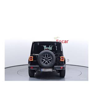 Jeep Wrangler 2.0 Sahara 2024, 4 Puertas, 4,424 km, Volante a la Izquierda, Caja de Cambios Automática con Cámara Trasera - Product Image 4