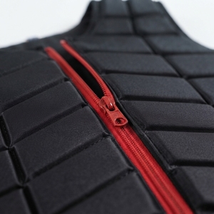 Chaleco Protector Acolchado para Montar a Caballo con Cremallera Frontal y Cordones Laterales Ajustables para Deportes Ecuestres y Entrenamiento - Product Image 4