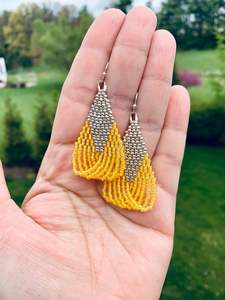 Pendientes de Alta Calidad con Bordado para Mujer, Pendientes de Cuentas Ovalados para Fiesta, Hechos a Mano en India - Product Image 5