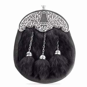 Bolso de mano de piel negra con borlas y marco de filigrana plateada, estilo Sporran de conejo, con tartán escocés, accesorio formal de invierno de metal - Product Image 1
