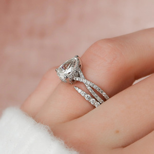 แหวนหมั้นเพชรทรงลูกแพร์สีโรสโกลด์แบบแยกก้าน - Product Image 3