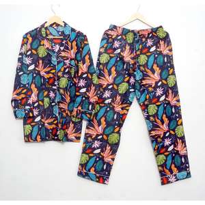 Conjunto de Pijama de Algodón con Diseño Floral Moderno, Estampado a Mano, Ropa de Dormir Ligera para Mujer, Conjunto para Estar en Casa en Verano - Product Image 1