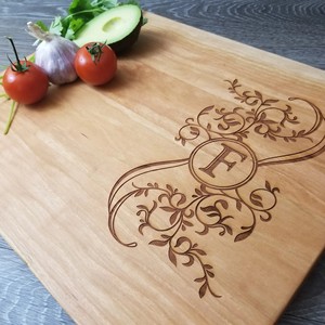 Tabla de Cortar de Madera de Pino Personalizada con Diseño Grabado |   Tabla de Cocina Artesanal al por Mayor - Product Image 3