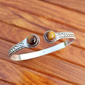 Bracelets en laiton avec pierres précieuses naturelles pour un usage quotidien, la méditation et la thérapie de guérison, disponibles à un prix abordable en provenance d'Inde. - Product Image 5