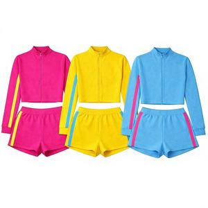 สินค้ามาใหม่ ชุดเซ็ต Y2K สกรีนโลโก้ได้ สำหรับผู้หญิง เสื้อแจ็คเก็ตซิปสีบล็อคกับกางเกงขาสั้น ชุดลำลอง 2 ชิ้น สกรีนโลโก้ได้ - Product Image 2