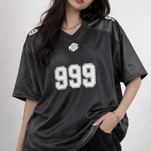Camiseta deportiva de fútbol americano negra de malla oversize para mujer, cuello en V, estilo urbano, con estampado numérico y panel de PU, OEM, venta al por mayor, suministro a granel - Product Image 2