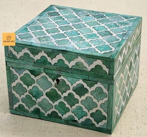 Boîte classique en os incrusté, organisateur artisanal décoratif pour table de chevet, rangement domestique - Product Image 5