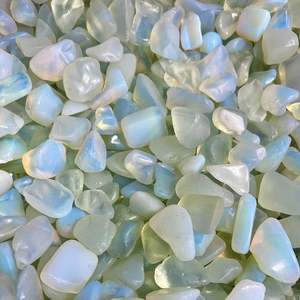 Pierres roulées d'opalite en gros cristal de guérison naturel pierres précieuses d'opalite pierres roulées pour la décoration acheter chez Aameena Agate - Product Image 1