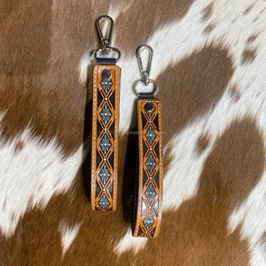 Llaveros de cuero tallados a mano de tendencia Llaveros de cuero con estampado floral en relieve Accesorios de cuero con herramientas Llaveros lindos - Product Image 2